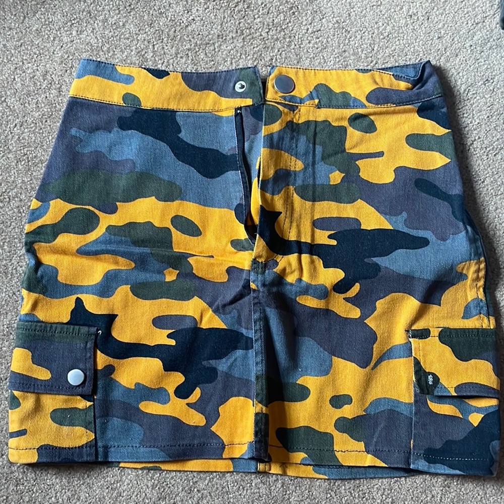 Forever 21 Camo/Cargo Skirt Small